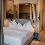 Neubergerhof Hotel 4*