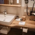 Hotel Neubergerhof 4*