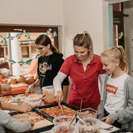 Neubergerhof فندق 4*