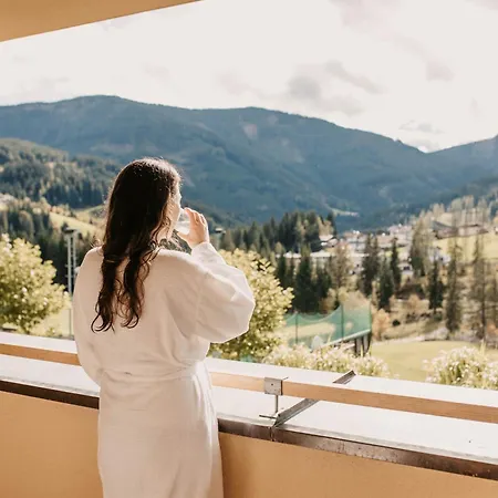 Neubergerhof Hotel 4*