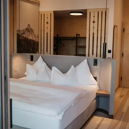 Neubergerhof Hotel 4*