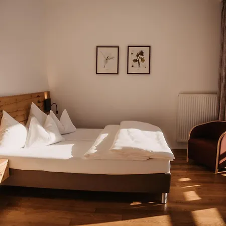Neubergerhof Hotell 4*