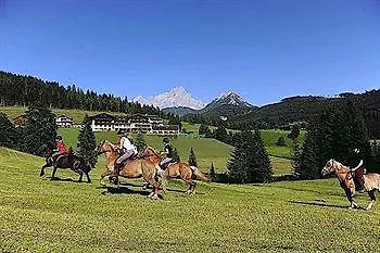 Hotel Neubergerhof 4*